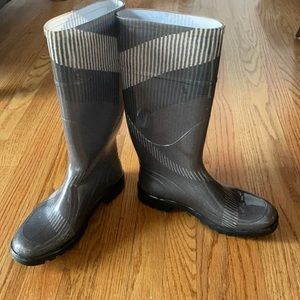 Burberry rain boots eur36 US 6